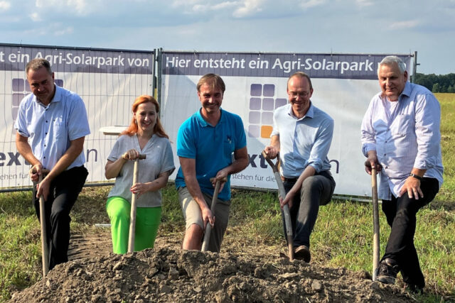 feierlicher erster Spatenstich für den Agri-Solarpark Krauscha 2